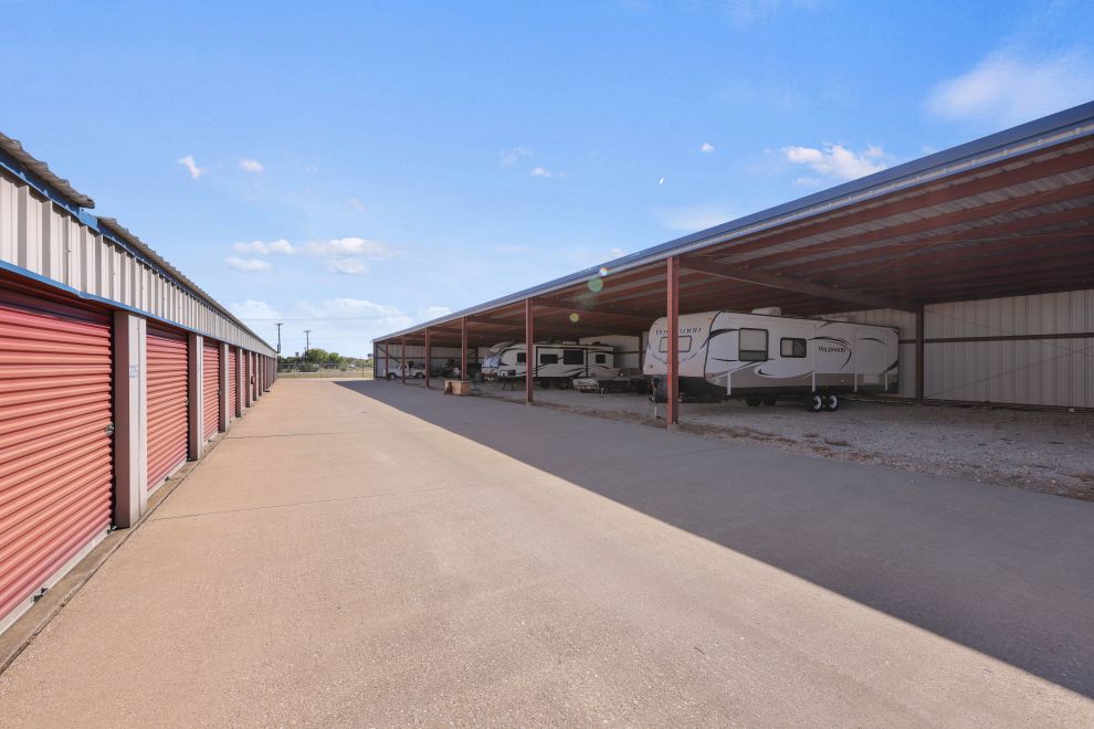 FreeUp Storage Terrell Farm to Market - Parking